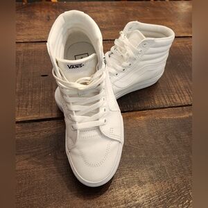 Womens Vans White High-Top Sneakers. Size 7. Platform. Excellent Condition.